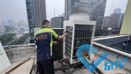 專業(yè)空調清洗服務電話 高溫殺菌消毒即約上門?